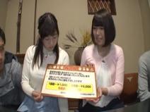 【素人】ストリップポーカーで負けた少女が輪姦される！彼氏の前でイキ続ける