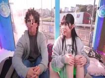 【MM号】  初めての携帯シーシャ体験！刺激的なフレーバーで大胆になった男女が勃起したチンポをこすり合わせたら……素人娘は親友と結ばれるのか？