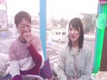 【MM号】  初めての携帯シーシャ体験！男女が刺激的なフレーバーに大胆になり、勃起したチンコをこすり合わせたら……素人娘は親友と結ばれるのか？