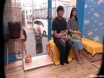 【MM号】  マジックミラー号：蒸気と欲望が交錯する…。話題のサウナ・ミラーバン第2弾。移動式サウナに二人きりの男女！なぜか勃起したペニスが膨らみ始める。