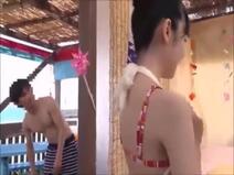 【素人】ボーイフレンドがブラインドの向こう側にいるにもかかわらず…。美少女がエロマッサージ師に激しく犯されイカされる